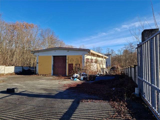 Capannone in vendita di 300 m²