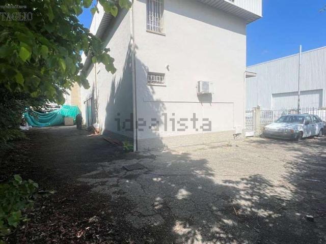 Capannone in vendita di 300 m²
