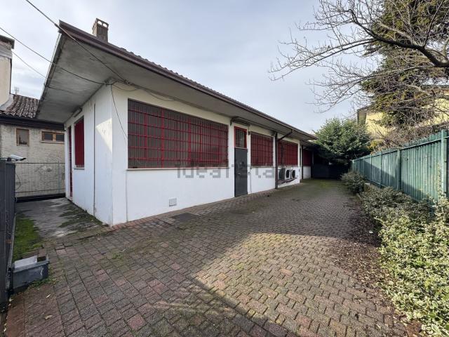 Capannone in vendita di 300 m²