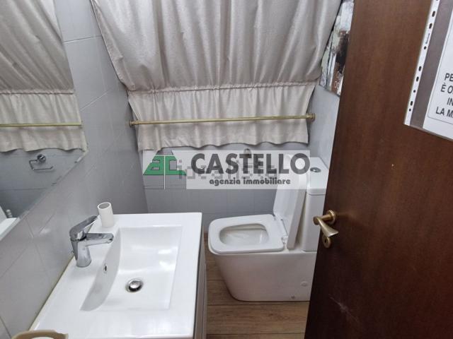 Capannone in vendita di 300 m² in Via Caltana