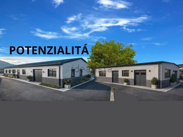 Capannone in vendita di 300 m² in Via Capannaccio, 2
