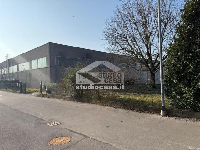 Capannone in vendita di 300 m² in Via Bilvecchio