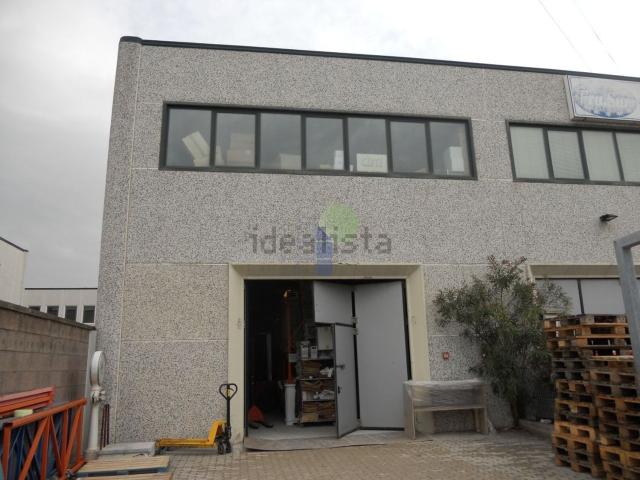 Capannone in vendita di 300 m² in Via Gian Battista Guarini