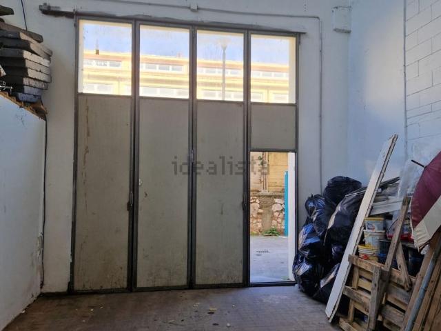 Capannone in vendita di 300 m² in Via Grotta delle Fate