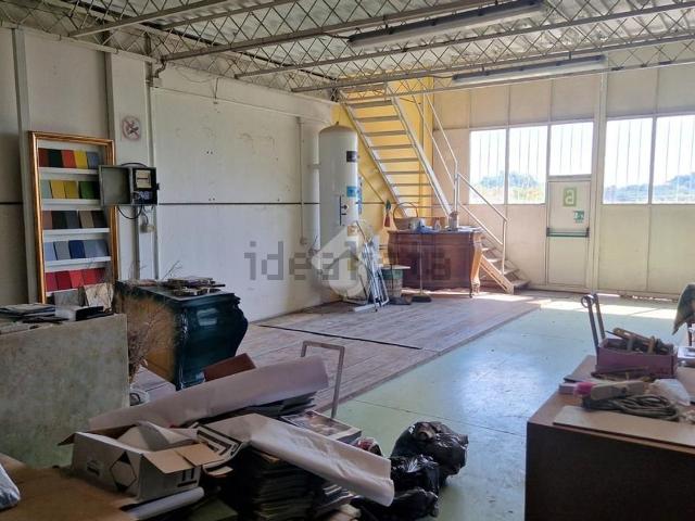 Capannone in vendita di 300 m² in Via del Salice, 17