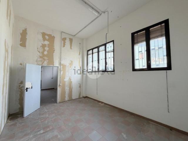 Capannone in vendita di 300 m² in Via della Noce, 48