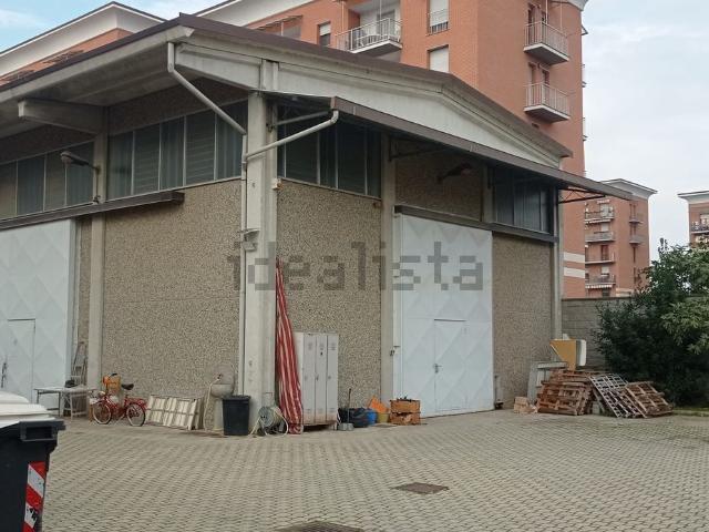 Capannone in vendita di 300 m² in Via Depretis