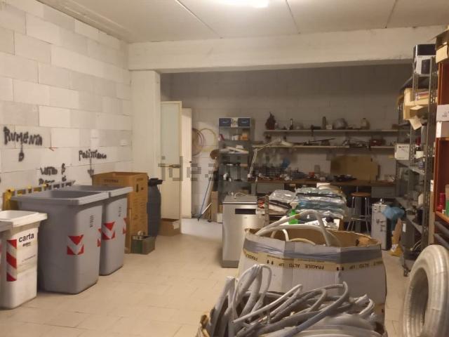 Capannone in vendita di 300 m² in Via di Mezzo, 45