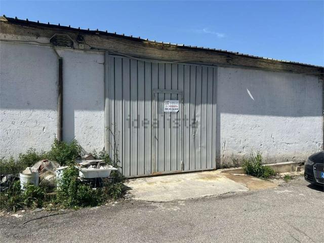 Capannone in vendita di 300 m² in Via Metaponto, 21