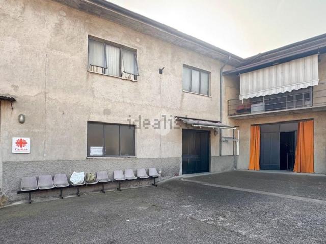 Capannone in vendita di 300 m² in Via San Martino, 35