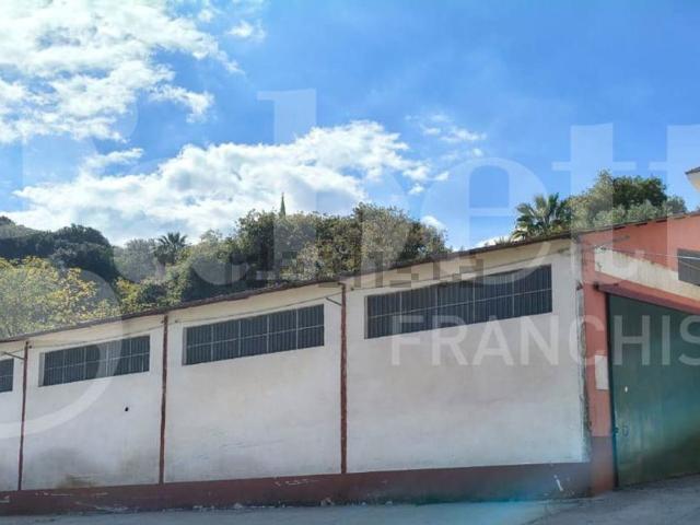 Capannone in vendita di 300 m² in Via San Francesco di Paola, 371