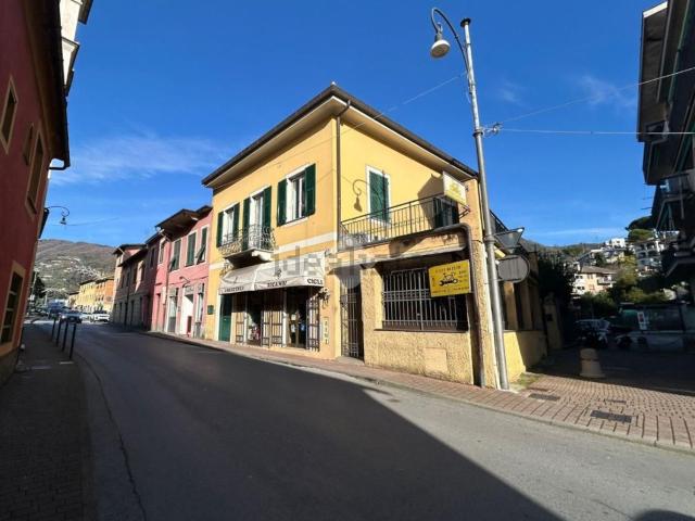 Capannone in vendita di 300 m² in Via Sant&apos Anna