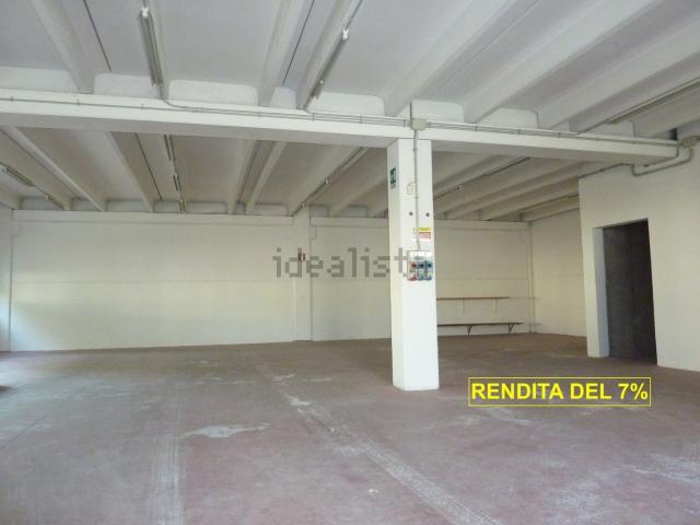 Capannone in vendita di 300 m² in Via Roma, 1