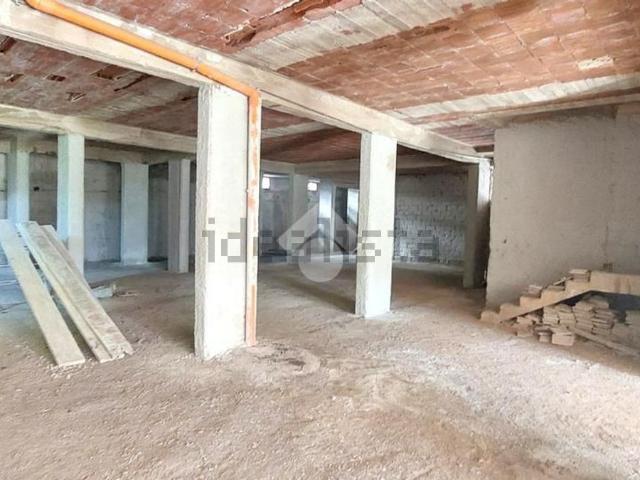 Capannone in vendita di 300 m² in Via Rosolino Pilo, 133