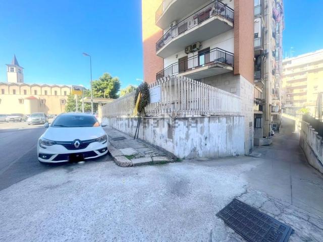 Capannone in vendita di 300 m² in Viale delle Magnolie, 39