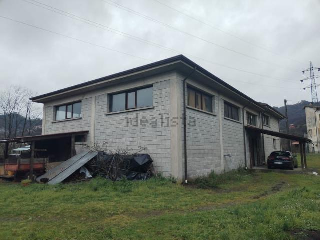 Capannone in vendita di 300 m² in Località Piano di Madrignano, 9