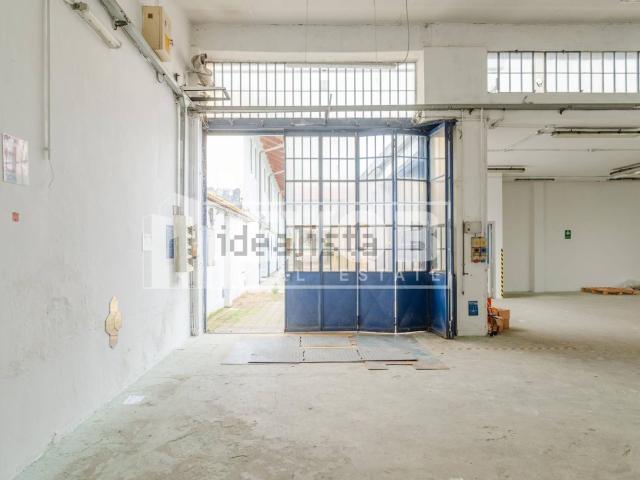 Capannone in vendita di 300 m² in Strada della Pronda, 81