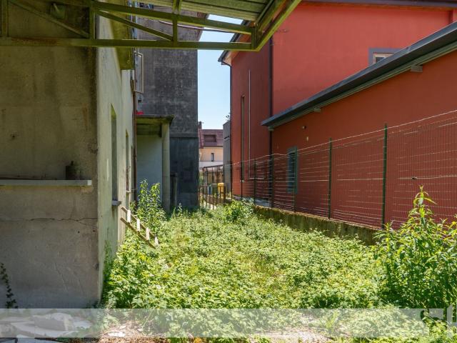 Capannone in vendita di 301 m² in Viale Dolomiti, 15