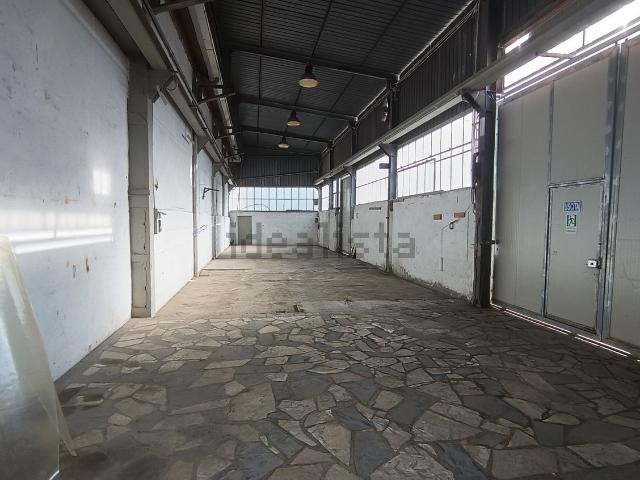 Capannone in vendita di 302 m²