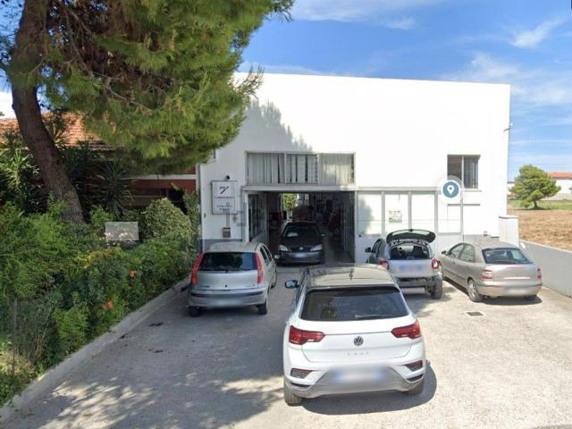 Capannone in vendita di 302 m²
