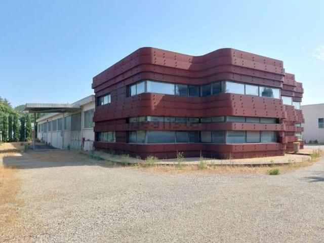 Capannone in vendita di 3048 m² in Via Liguria