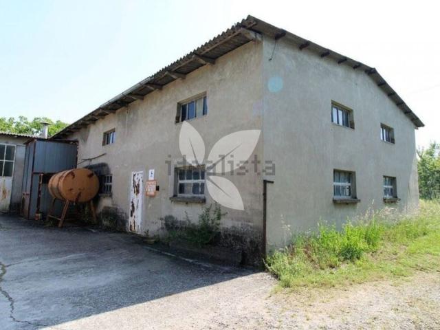 Capannone in vendita di 3040 m² in Via Tarona