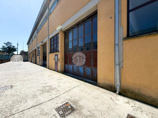 Capannone in vendita di 305 m² in Via dei Mille