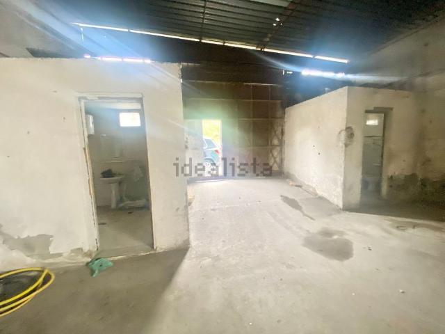 Capannone in vendita di 305 m² in Via della Mongolfiera, 32