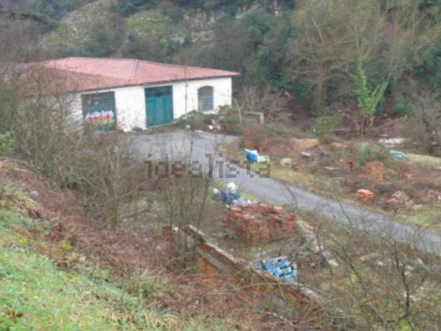 Capannone in vendita di 305 m² in Via Flaminia Sud