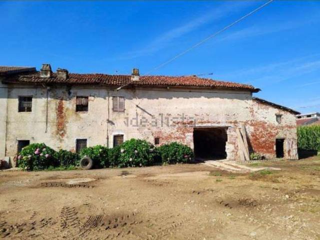Capannone in vendita di 3063 m² in Via Beltrutto