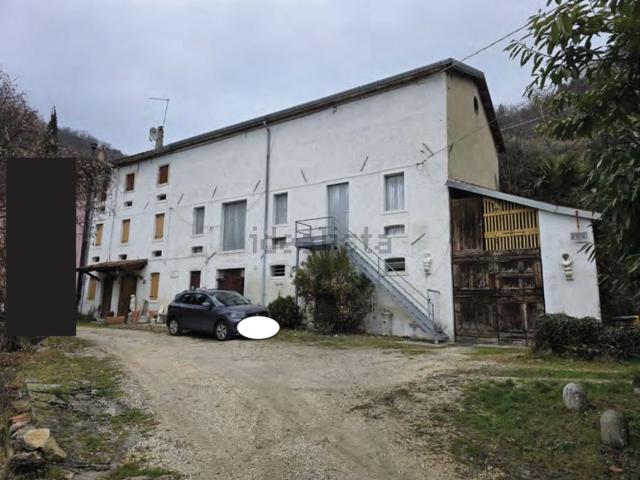 Capannone in vendita di 30943 m² in Via San Mor