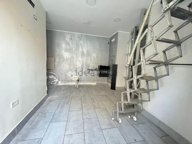 Capannone in vendita di 30 m² in Via di Niso