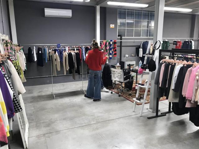 Capannone in vendita di 310 m² in Via Aretina