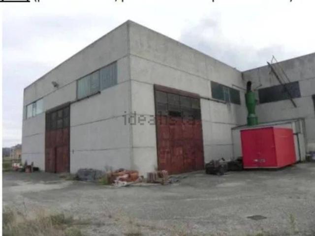 Capannone in vendita di 3132 m² in Località Miracolo