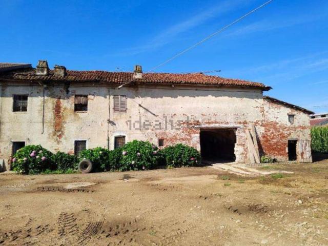 Capannone in vendita di 3141 m² in Via Beltrutto, 54