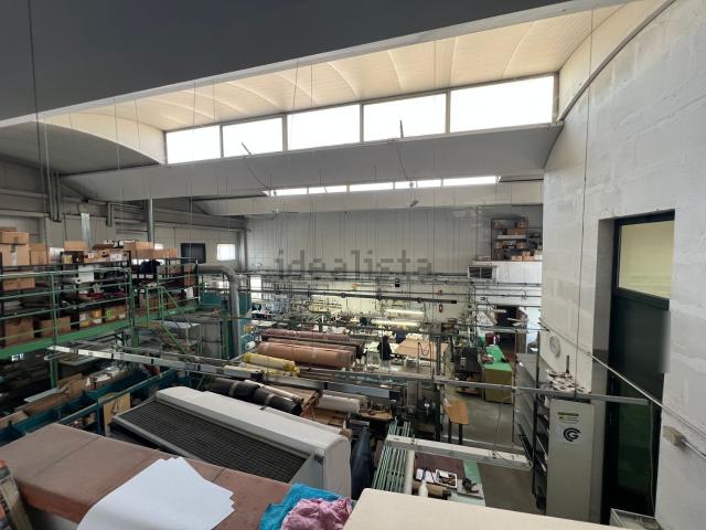 Capannone in vendita di 315 m² in Via di Collodi