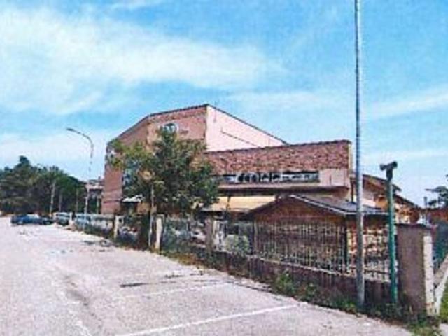 Capannone in vendita di 3183 m² in Via Moro, 11