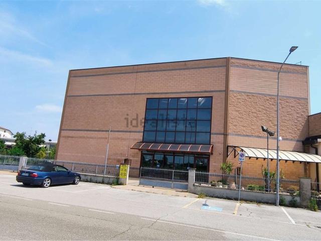 Capannone in vendita di 3183 m² in Via Moro, 11