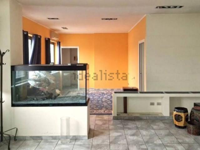 Capannone in vendita di 319 m² in Via del Lavoro