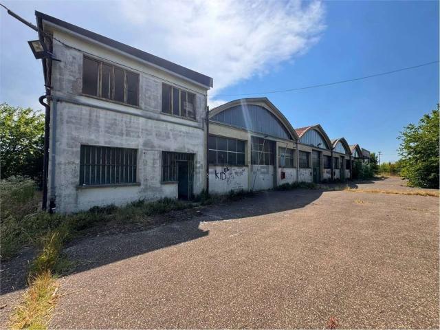 Capannone in vendita di 3200 m²