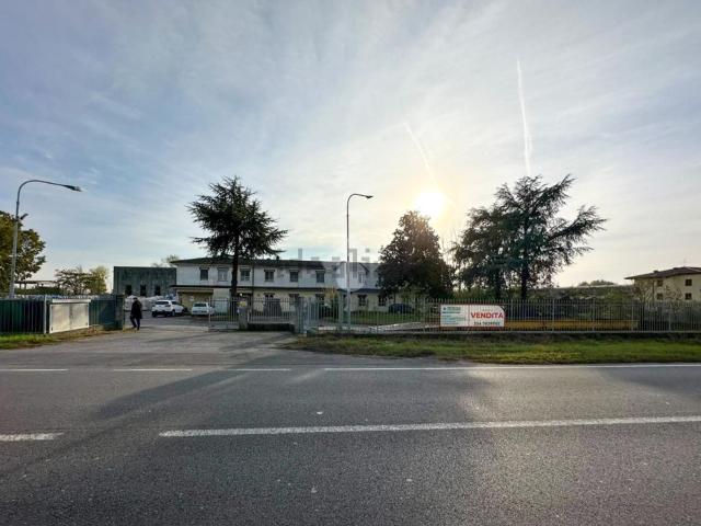 Capannone in vendita di 3200 m² in Via Milano, 31
