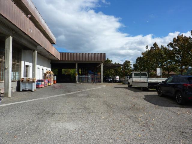 Capannone in vendita di 3200 m² in Via Radici in Monte