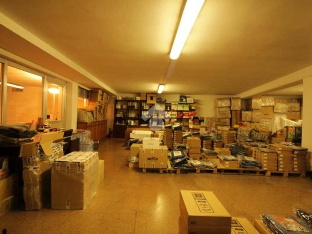 Capannone in vendita di 320 m² in Via Guglielmo Marconi, 33