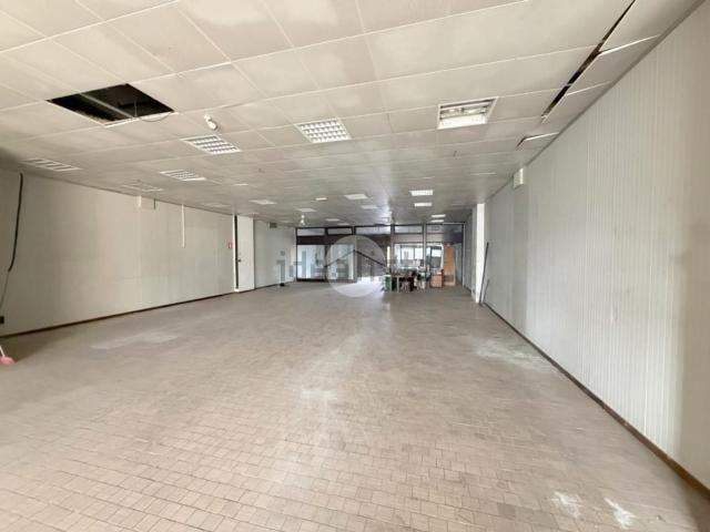 Capannone in vendita di 320 m² in Via Vergnano