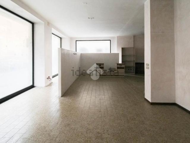 Capannone in vendita di 320 m² in Via Vittorio Emanuele, 1