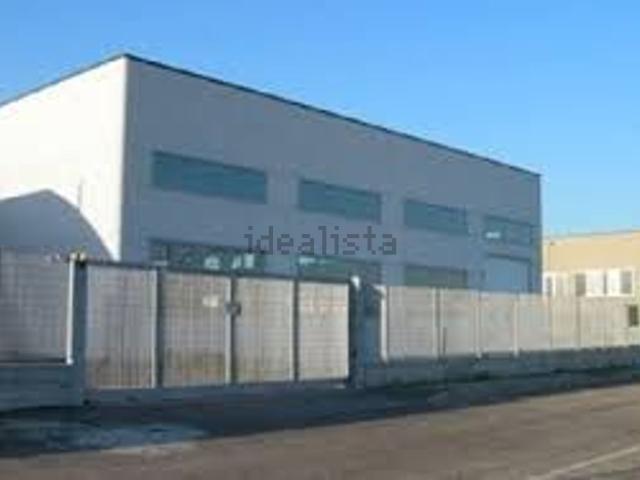 Capannone in vendita di 3225 m² in Via Trento