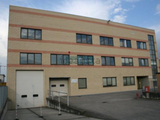 Capannone in vendita di 3226 m² in Via degli Imprenditori