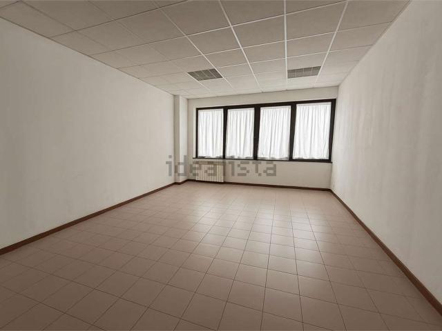 Capannone in vendita di 323 m²