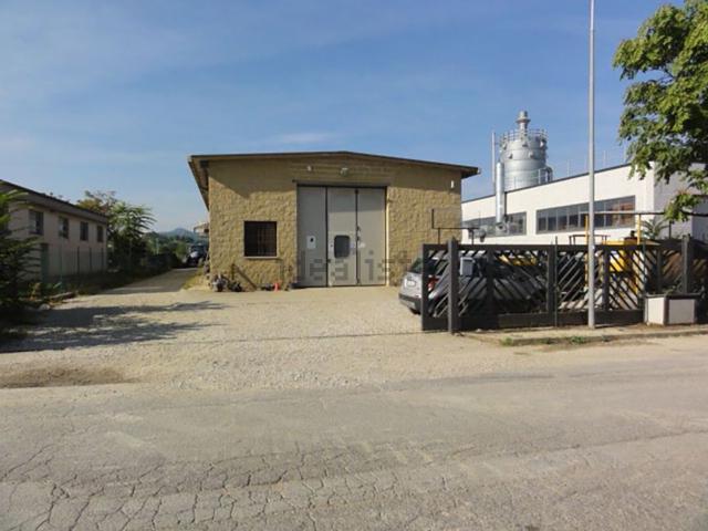Capannone in vendita di 323 m² in Via Basilicata