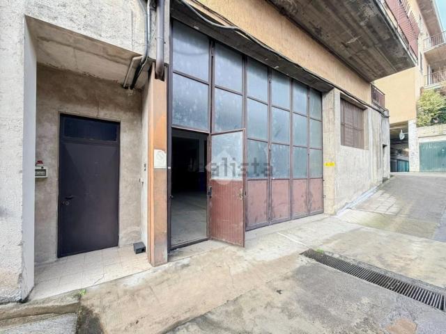 Capannone in vendita di 3250 m² in Via Foro Boario, 7